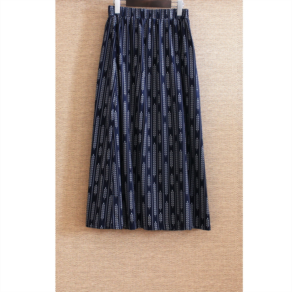 着丈2展開＊リーフライン柄＊ゆるやかなフレアAラインシルエット＊落ち感あるやわらかコットン素材＊スカート＊d-sk513の画像