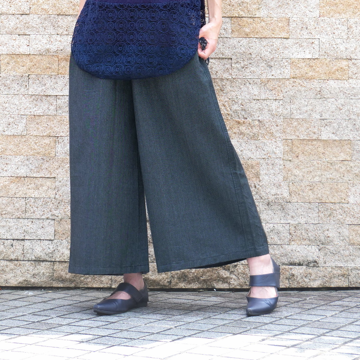 ナチュラルな佇まい＊風合いと軽やかさを楽しむ1本＊綿素材のストレートワイドパンツ＊d-pn6-2019の画像
