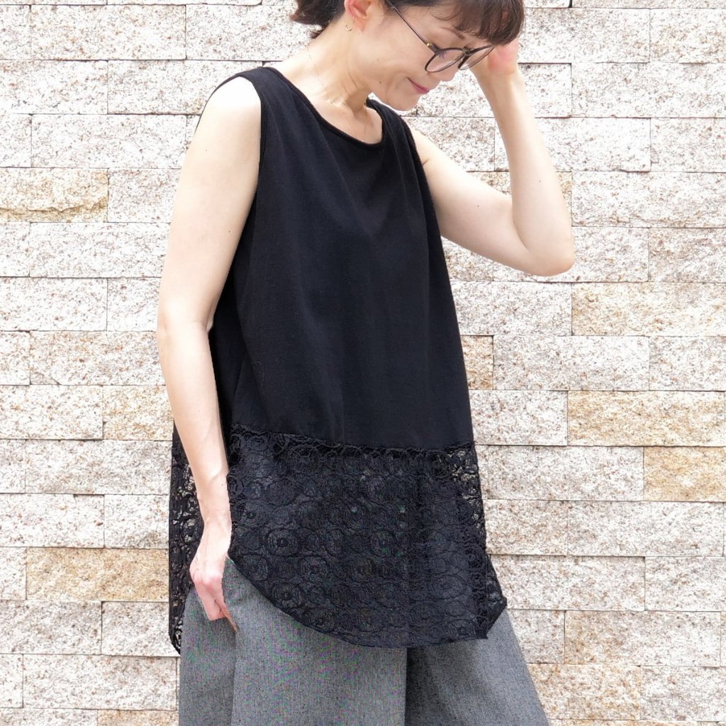 レースが彩る＊体のラインを拾わないAラインシルエット＊ラウンド裾＊ふんわり綿素材のノースリーブトップス＊d-tp515の画像