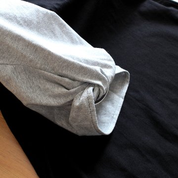 ふわりとひろがる袖の立体感を遊ぶ「ひねり袖 」＊ツートーンカラー＊大人カジュアルトップス＊カットソー＊d-tp017の画像