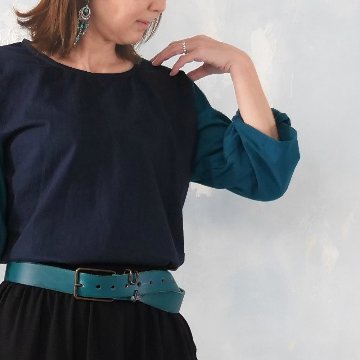 ふわりとひろがる袖の立体感を遊ぶ「ひねり袖 」＊ツートーンカラー＊大人カジュアルトップス＊カットソー＊d-tp017の画像