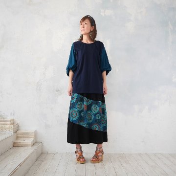 ふわりとひろがる袖の立体感を遊ぶ「ひねり袖 」＊ツートーンカラー＊大人カジュアルトップス＊カットソー＊d-tp017の画像