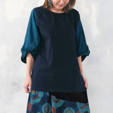 ふわりとひろがる袖の立体感を遊ぶ「ひねり袖 」＊ツートーンカラー＊大人カジュアルトップス＊カットソー＊d-tp017の画像