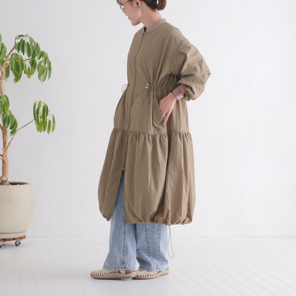 季節の変わり目にぴったり＊大人カジュアルに映える＊シルエットを調整できるドローコード＊ティアードジャケット＊d-jk3001の画像