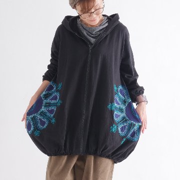 立体花刺繍が映える＊ゆったりバルーンシルエット＊ジップアップ＊ふんわりコットン＊フードパーカー＊羽織り＊ブラック＊d-jk518の画像