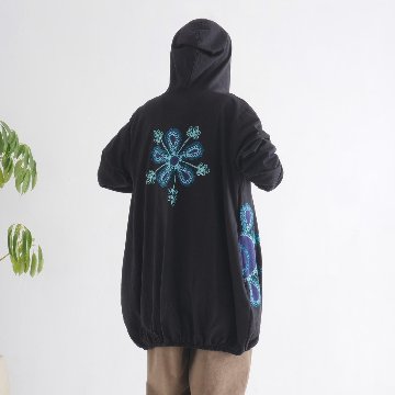 立体花刺繍が映える＊ゆったりバルーンシルエット＊ジップアップ＊ふんわりコットン＊フードパーカー＊羽織り＊ブラック＊d-jk518の画像