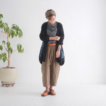 立体花刺繍が映える＊ゆったりバルーンシルエット＊ジップアップ＊ふんわりコットン＊フードパーカー＊羽織り＊ブラック＊d-jk518の画像