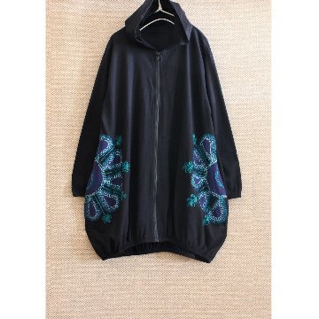 立体花刺繍が映える＊ゆったりバルーンシルエット＊ジップアップ＊ふんわりコットン＊フードパーカー＊羽織り＊ブラック＊d-jk518の画像