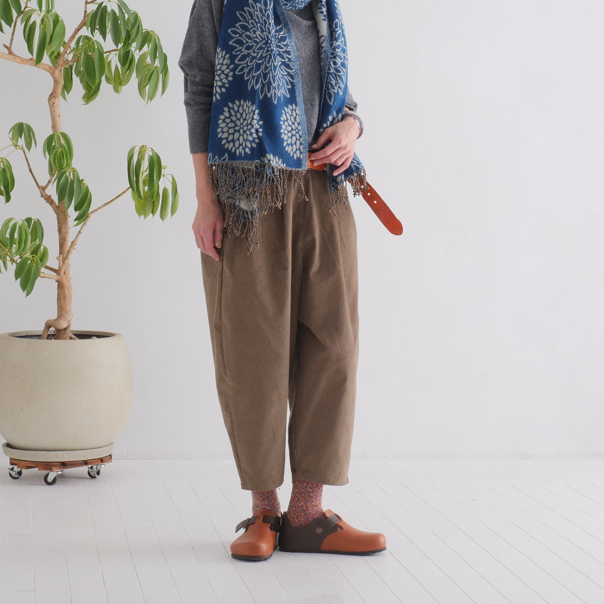 やさしく包む履き心地＊あったかコーデュロイ＊ゆったりシルエット＊ワイドテーパードパンツ＊d-pn008の画像