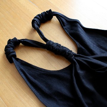 やさしい温もりと遊び心を添える＊手編みポケットがアクセント＊裏地フリース＊あたたか＊サロペットスカート＊ブラック＊d-dr004の画像