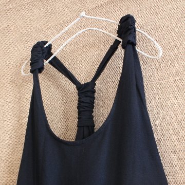 やさしい温もりと遊び心を添える＊手編みポケットがアクセント＊裏地フリース＊あたたか＊サロペットスカート＊ブラック＊d-dr004の画像