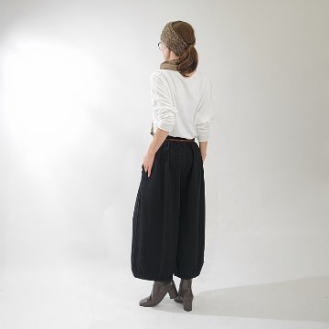 丸っこいシルエット＊どんなコーデにも相性抜群＊大人ナチュラルな無地＊バルーンワイドパンツ＊ブラック＊d-pn506の画像