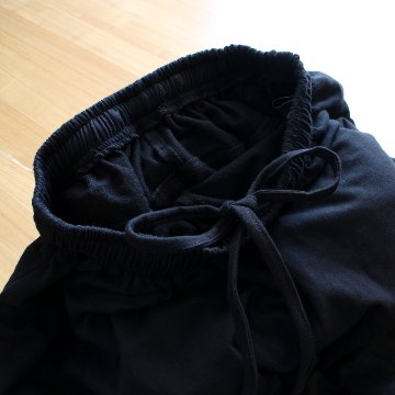 丸っこいシルエット＊どんなコーデにも相性抜群＊大人ナチュラルな無地＊バルーンワイドパンツ＊ブラック＊d-pn506の画像