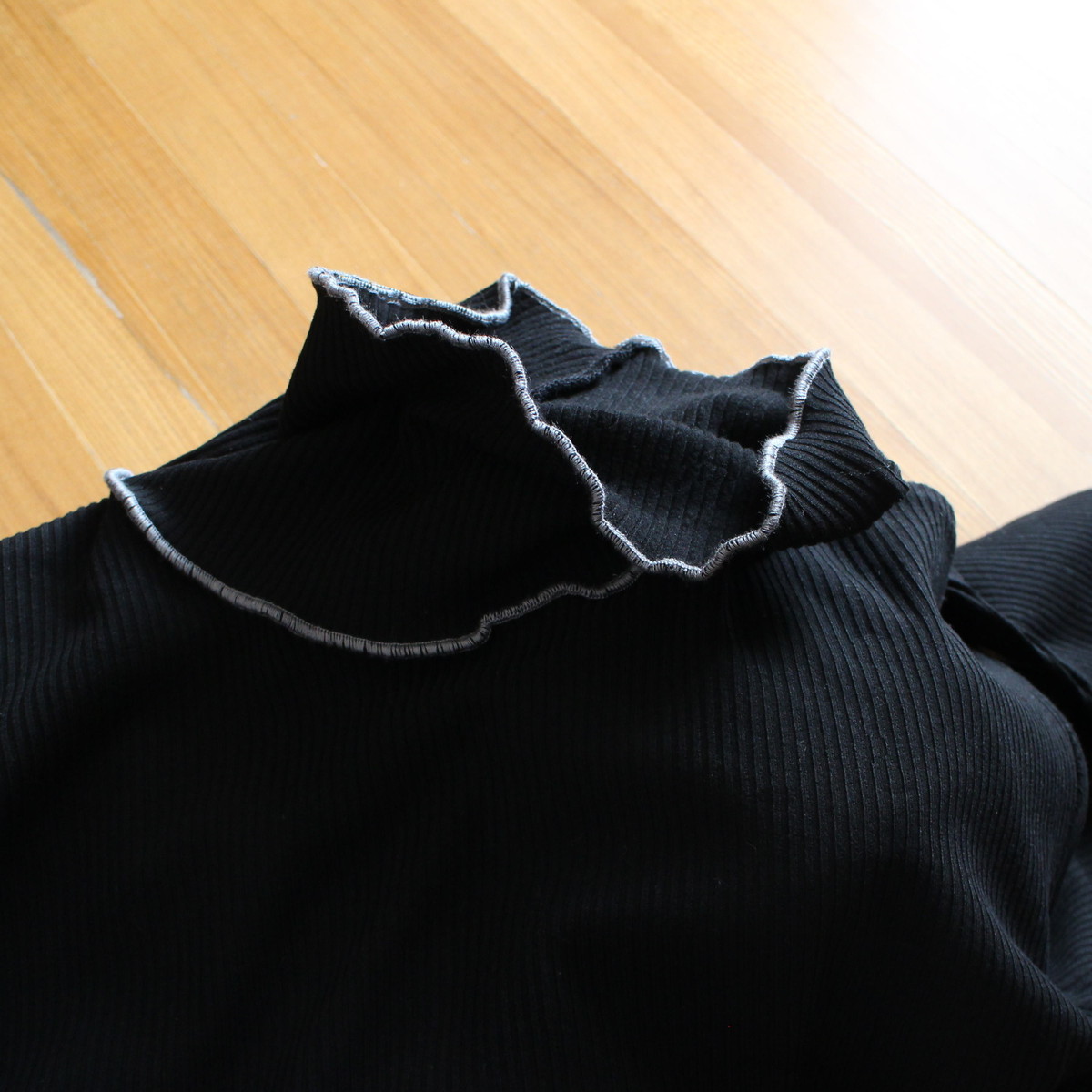 ロングシーズン活躍＊メロウ仕上げがアクセント＊リブ素材＊タートルネックトップス＊d-tp3001の画像