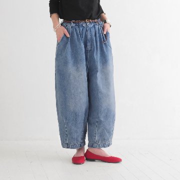 柔らかデニムのコクーンパンツ＊ゆるっと丸いシルエット＊ゆったり体型カバー＊ウォッシュドライトブルー＊着丈2展開＊d-pn3002の画像