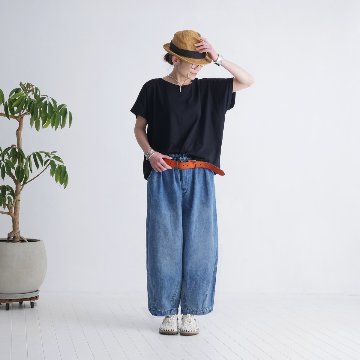 個性的なバックデザイン＊花柄モチーフ＊ブロックプリント＊ゆったり＊ドルマンスリーブ＊Tシャツ＊綿100％＊ブラック＊d-tp526の画像