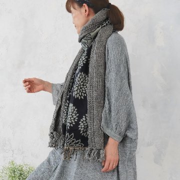 手編みならではの温もり＊ケーブル模様＊ダリア柄＊リバーシブル＊ストール＊異素材ミックス＊大判＊d-st004の画像