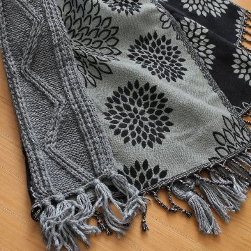 手編みならではの温もり＊ケーブル模様＊ダリア柄＊リバーシブル＊ストール＊異素材ミックス＊大判＊d-st004の画像
