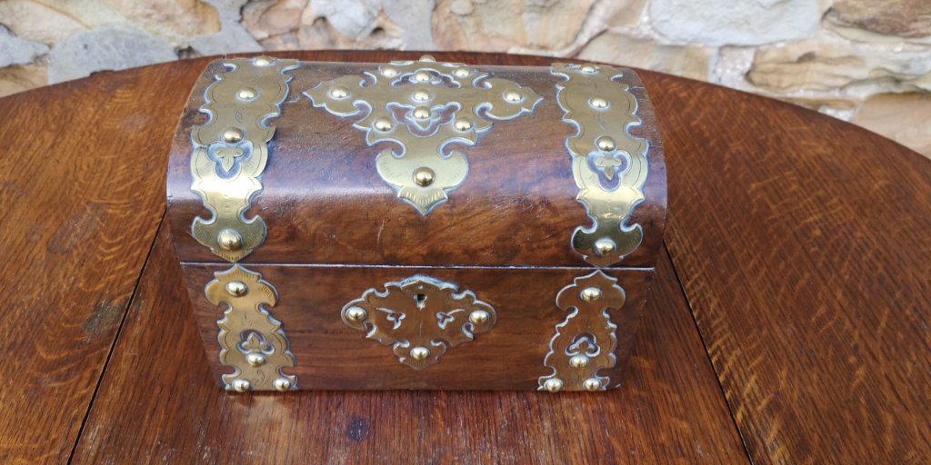 Walnut and brass domed top boxの画像