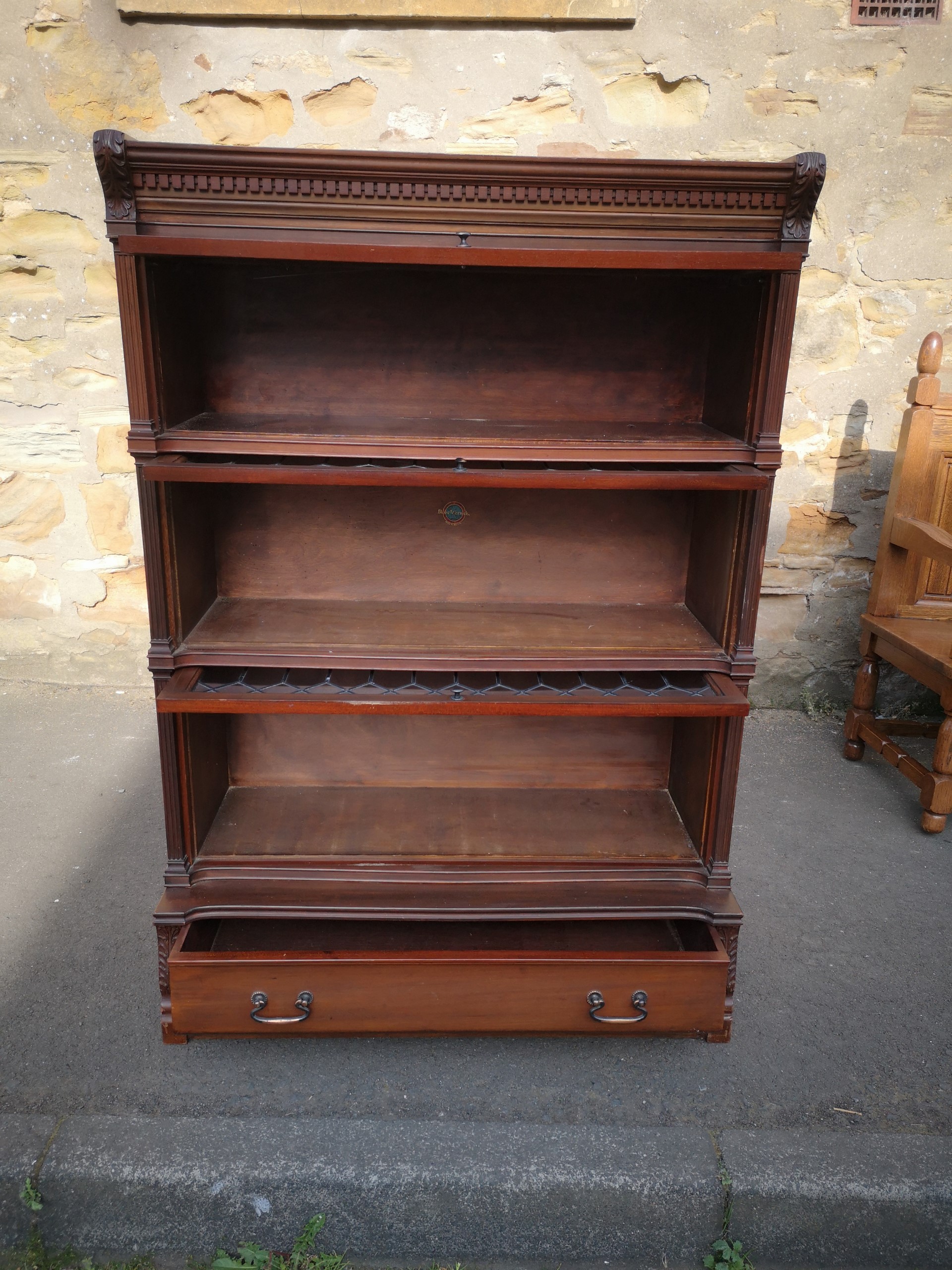 Mahogany Globe Wernicke Bookcase画像