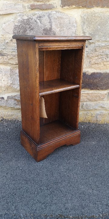 Small oak bookcase画像