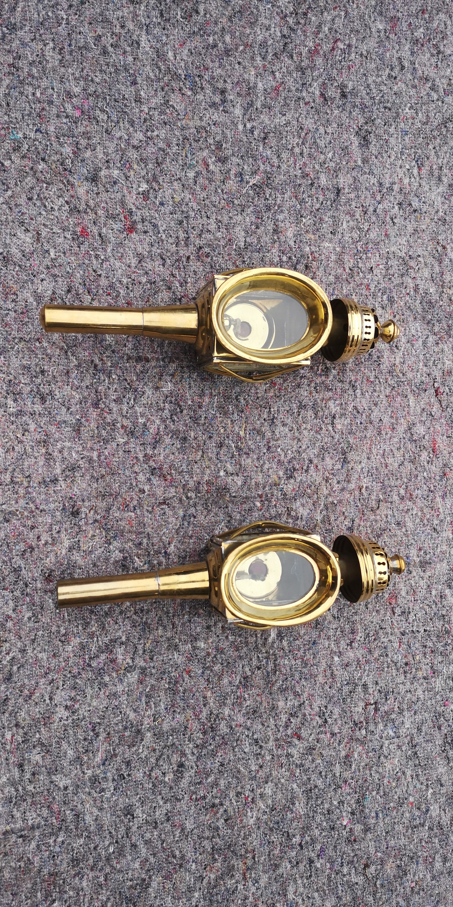 Pair of brass coaching lamps画像