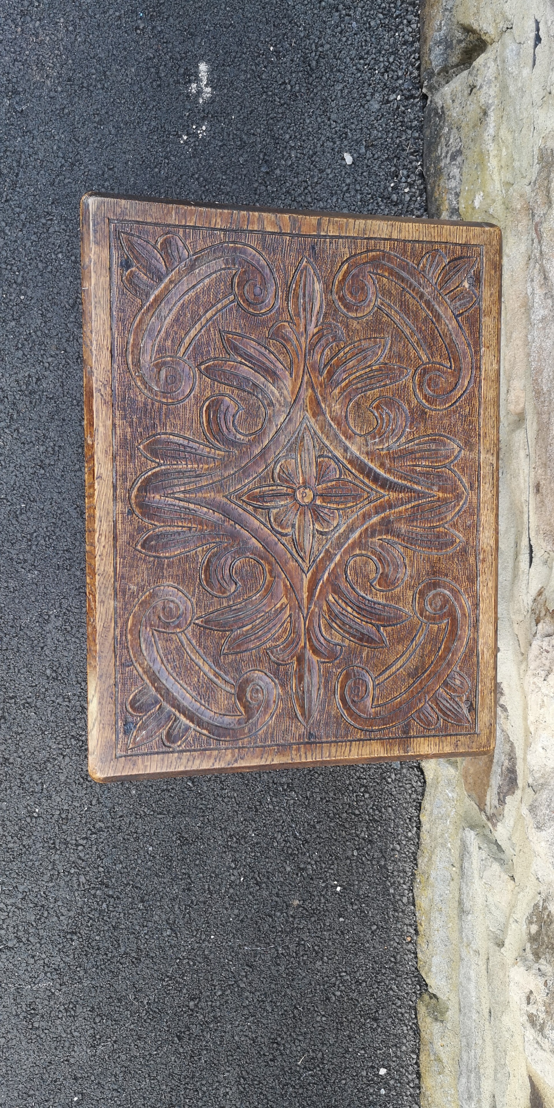 Carved oak bobbin turn table画像