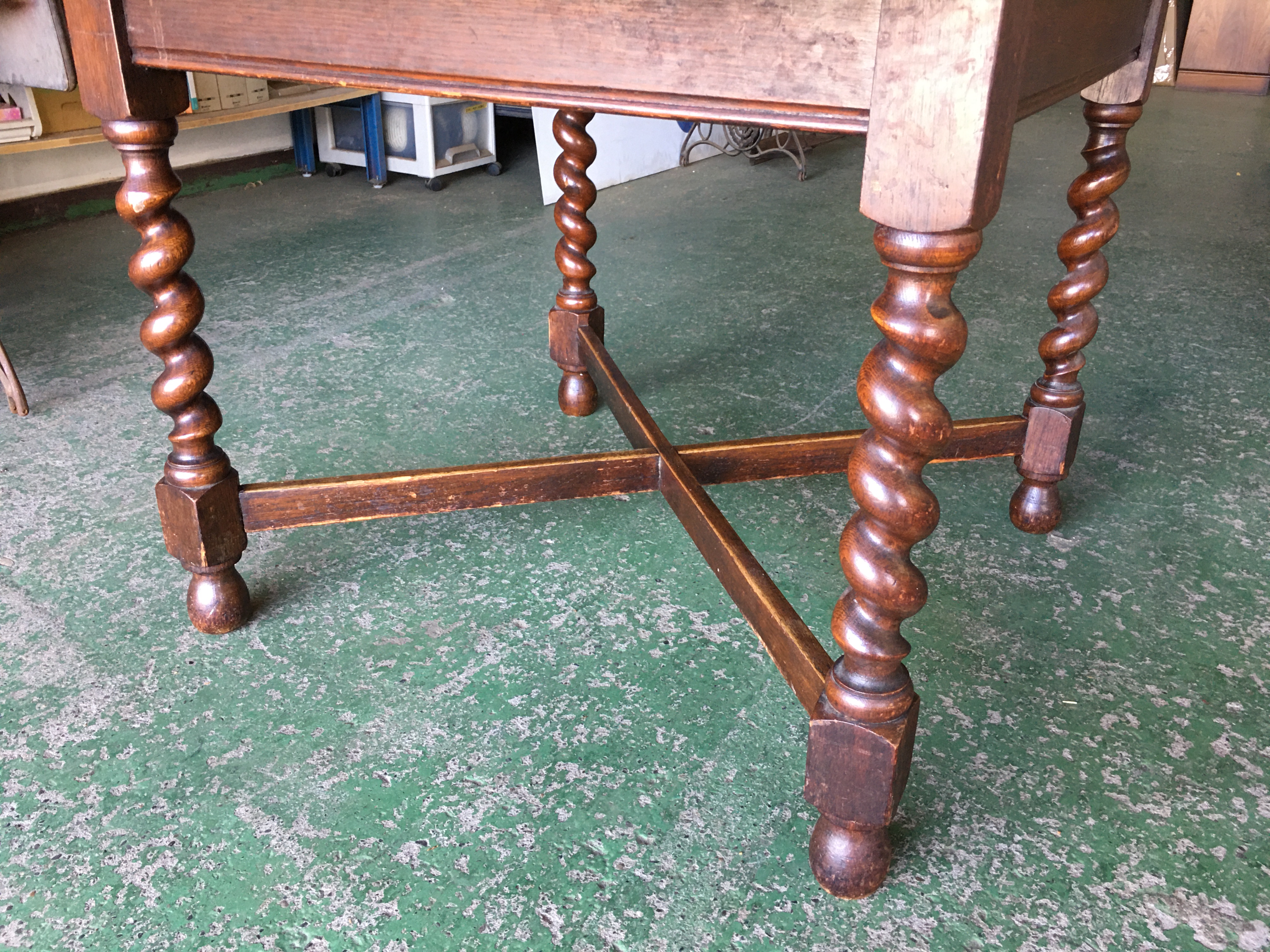 Top Quality Barley Twist Draw Leaf Dining Table画像