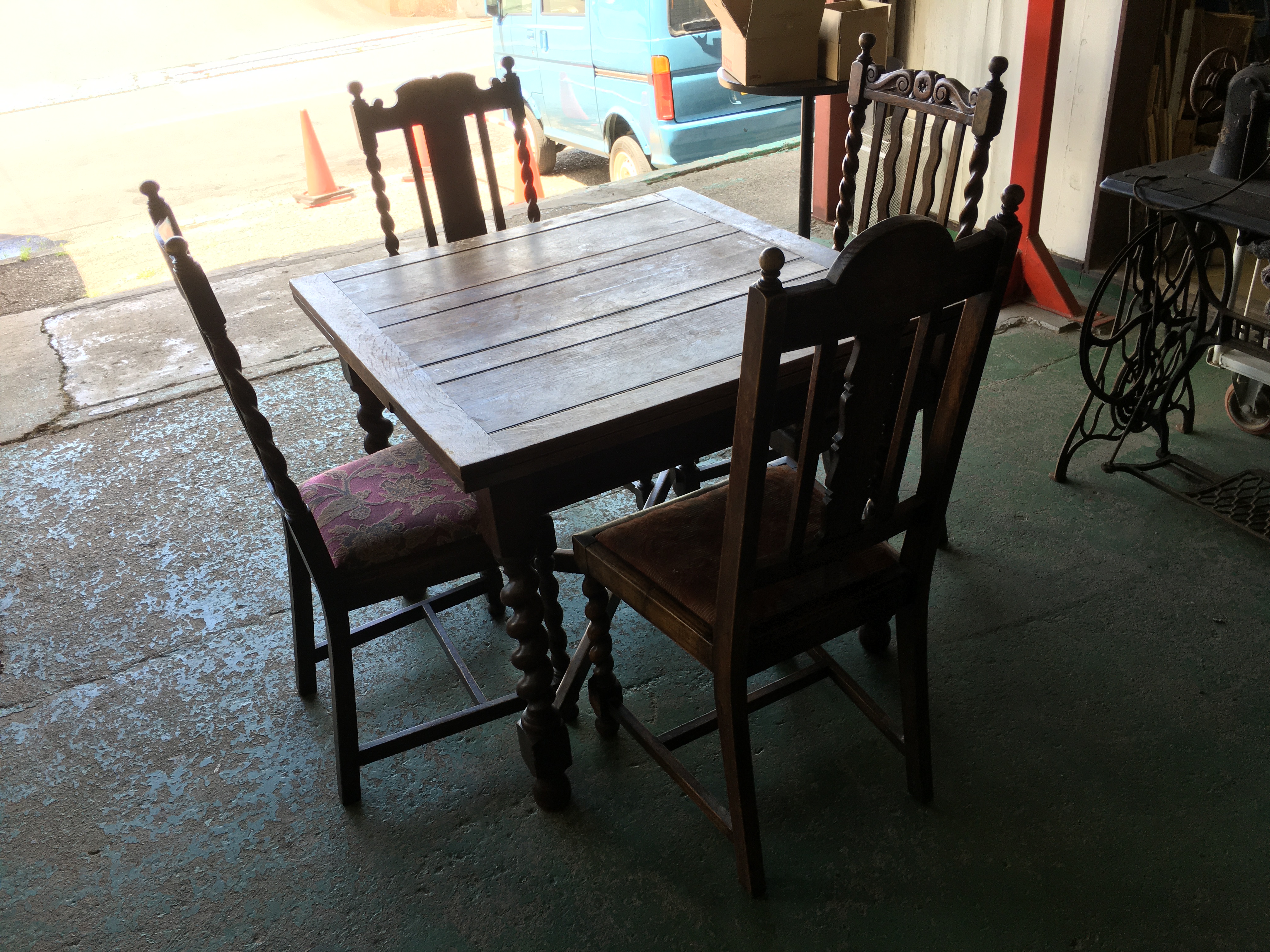Top Quality Barley Twist Draw Leaf Dining Table画像