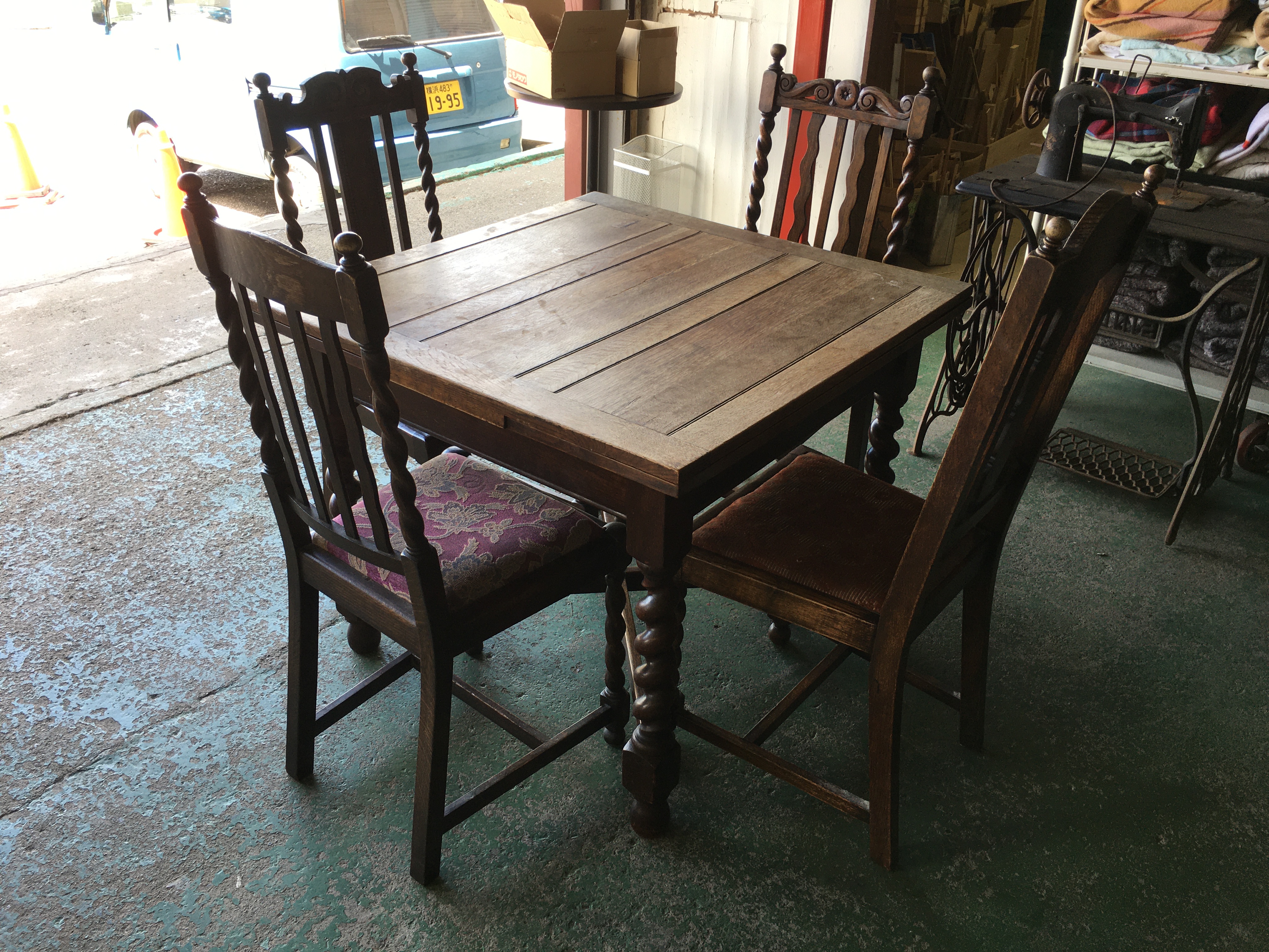 Top Quality Barley Twist Draw Leaf Dining Table画像