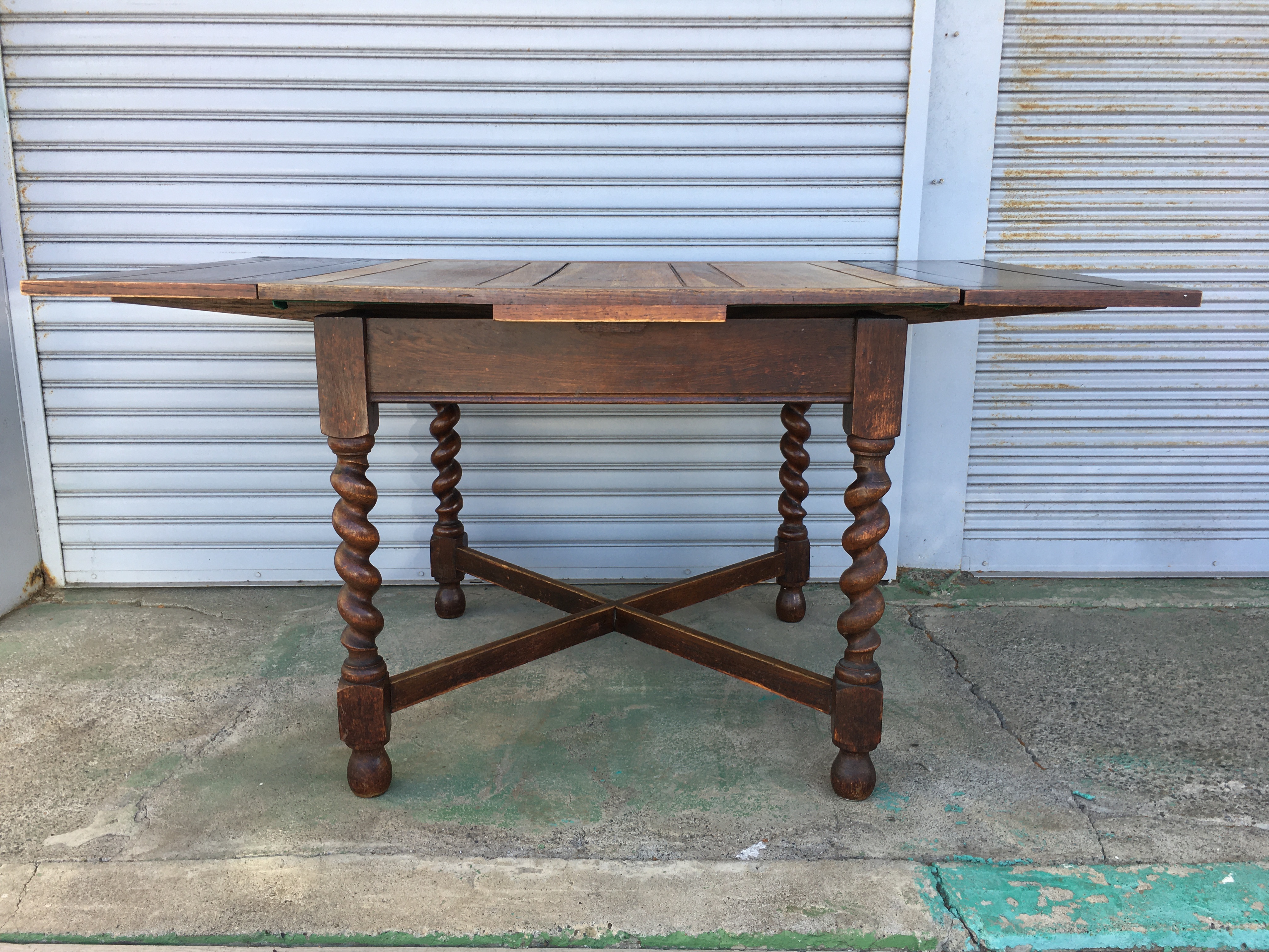 Top Quality Barley Twist Draw Leaf Dining Table画像