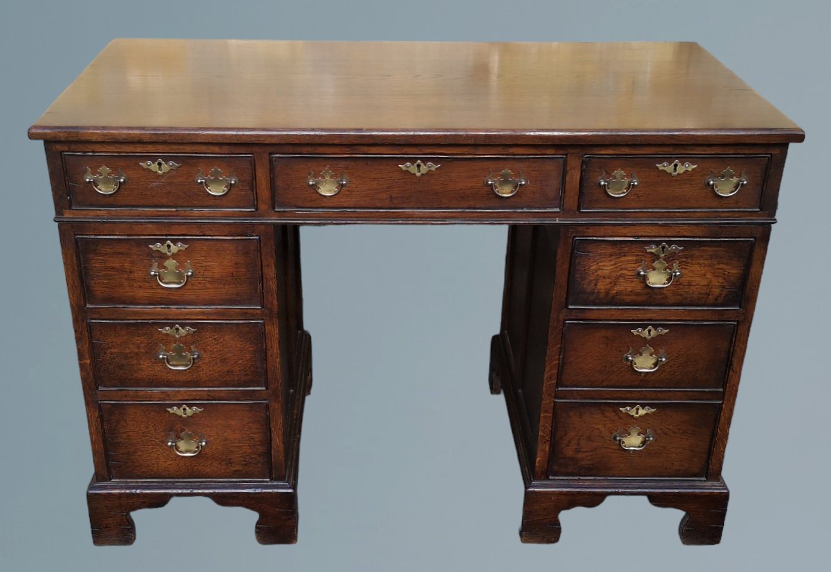 Good Quality Oak Kneehole Pedestal Desk画像