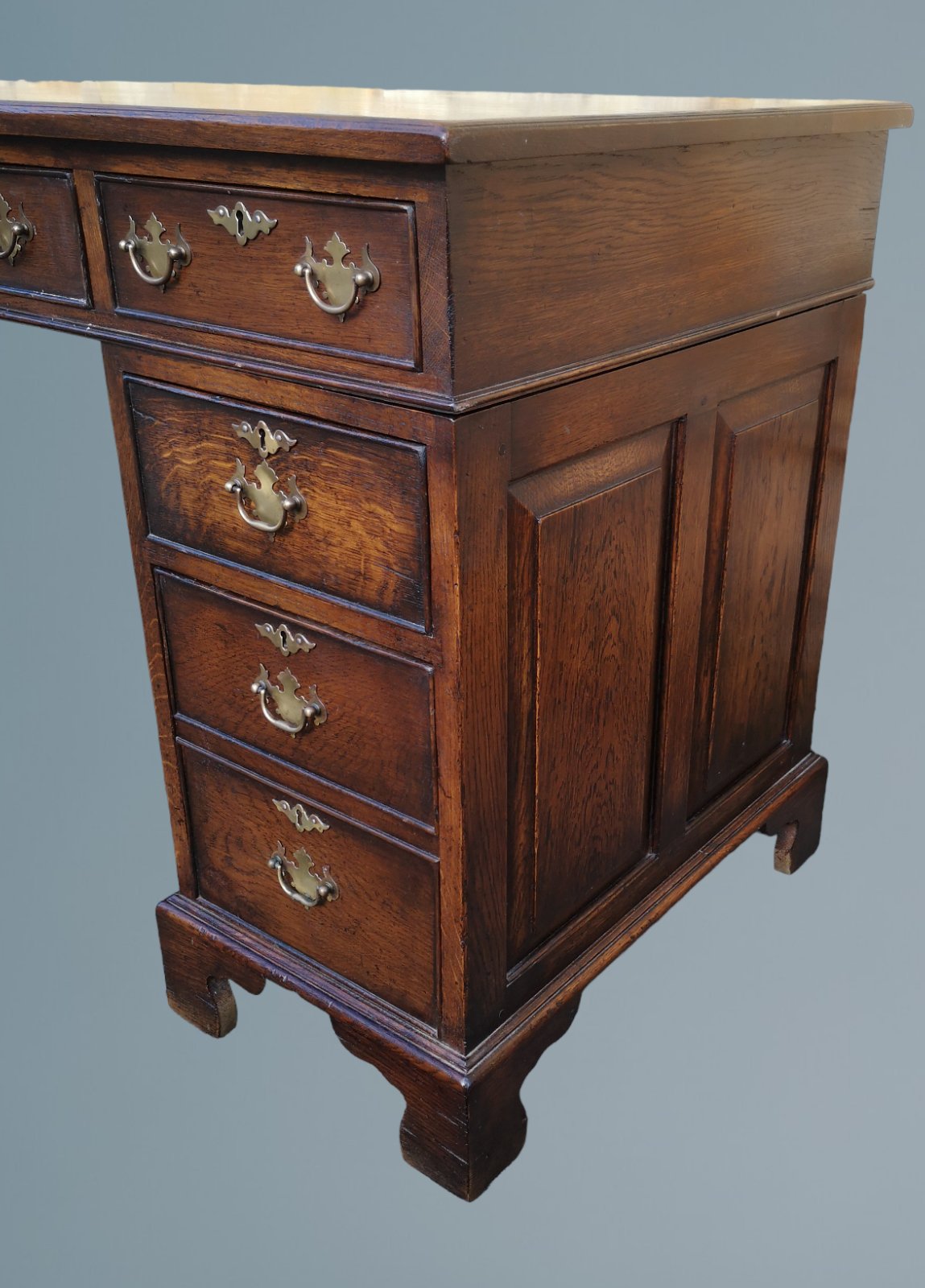 Good Quality Oak Kneehole Pedestal Desk画像