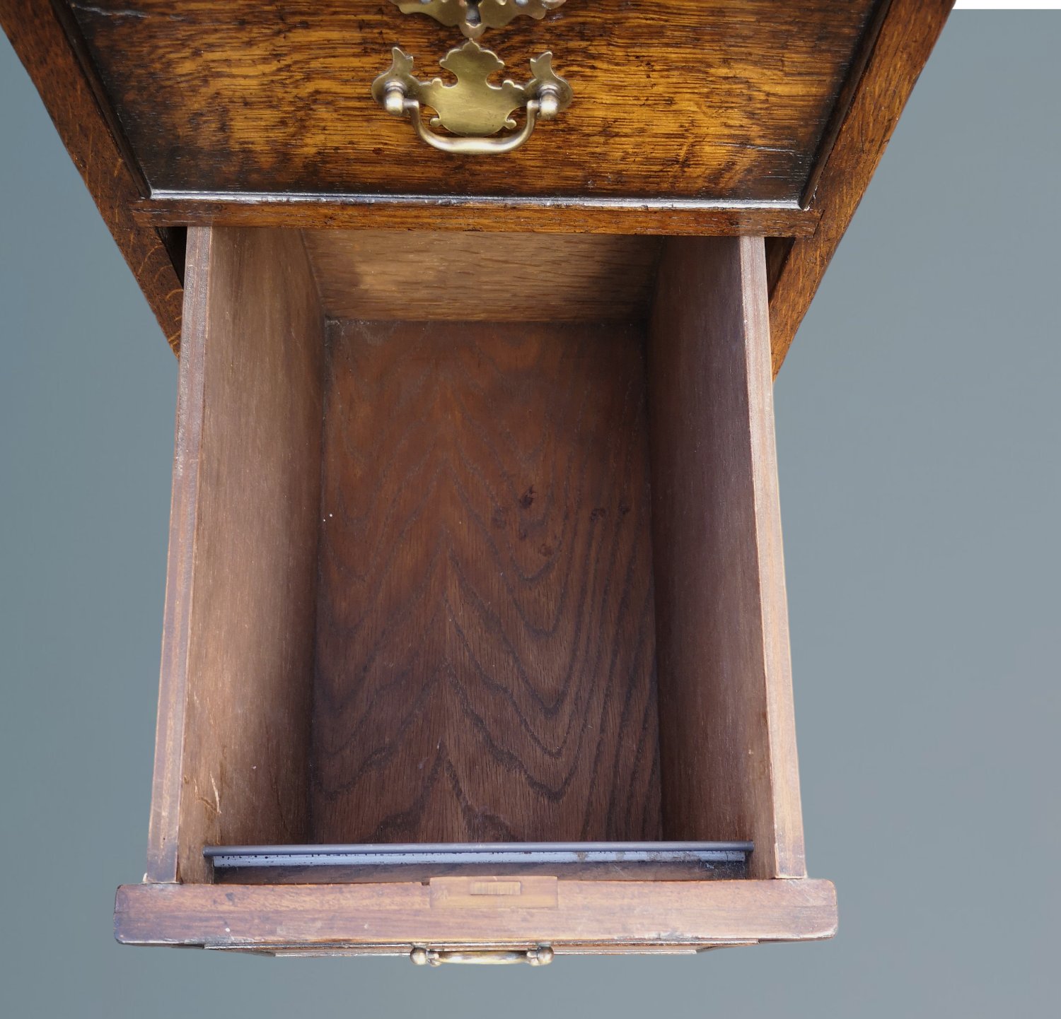 Good Quality Oak Kneehole Pedestal Desk画像