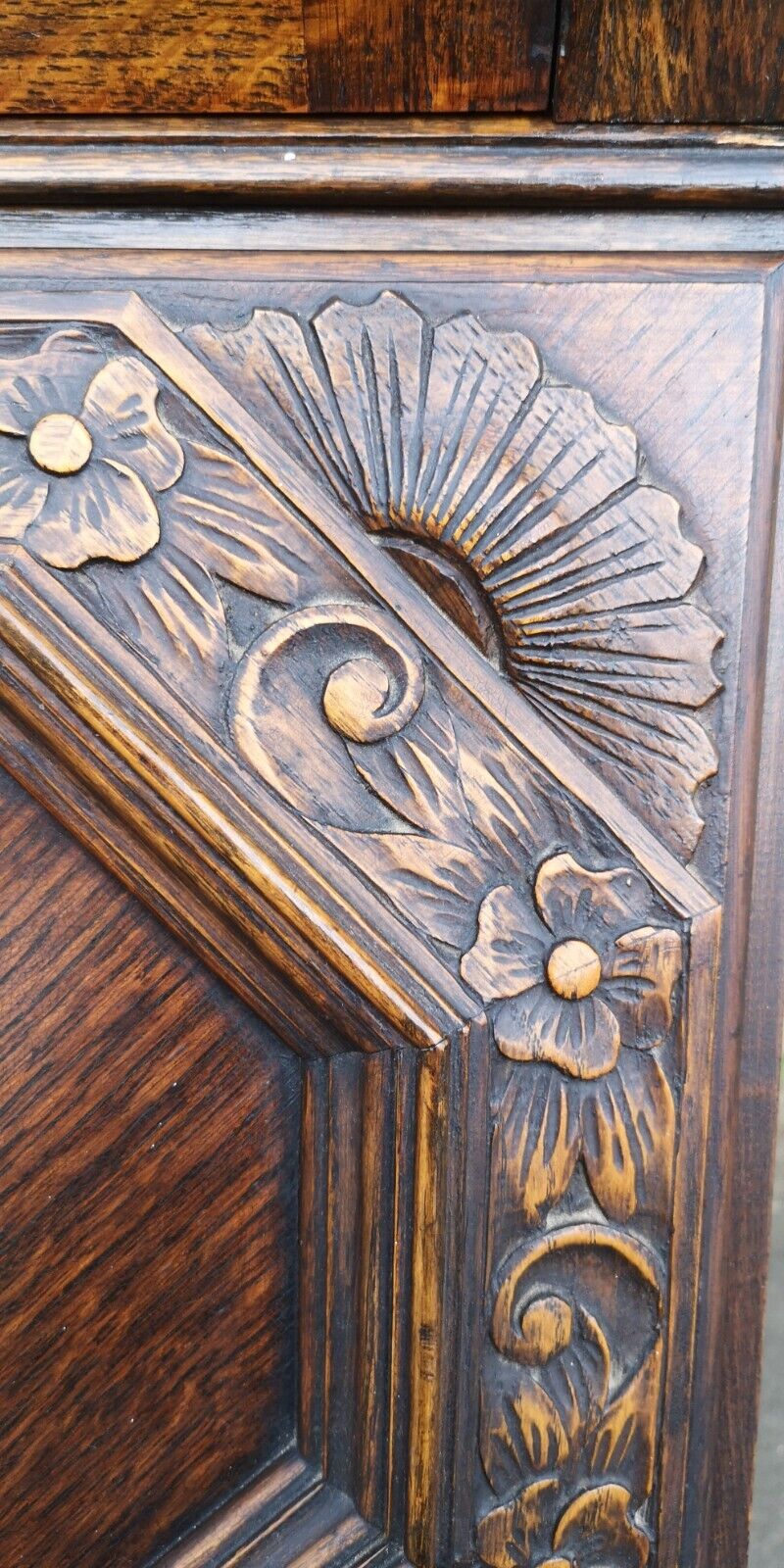 Carved Oak Bureau Bookcase With Sliding Interior画像