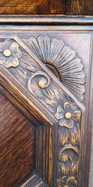 Carved Oak Bureau Bookcase With Sliding Interior画像