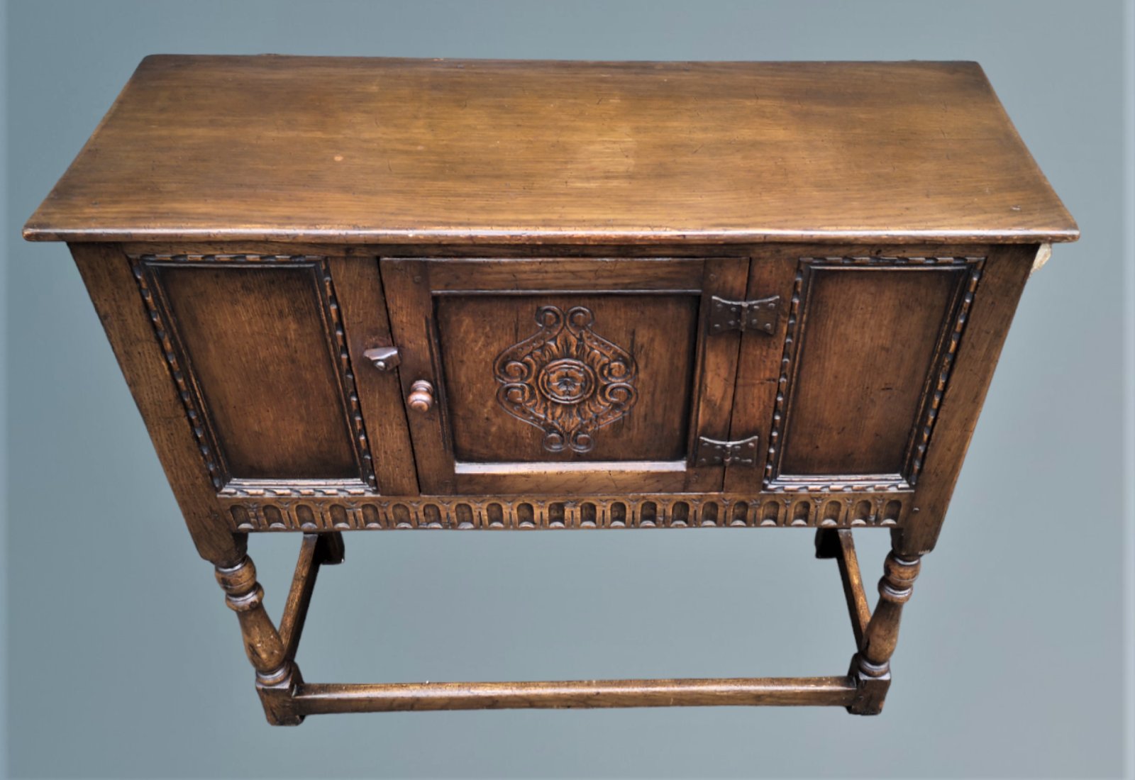 Oak Credence Cupboard画像