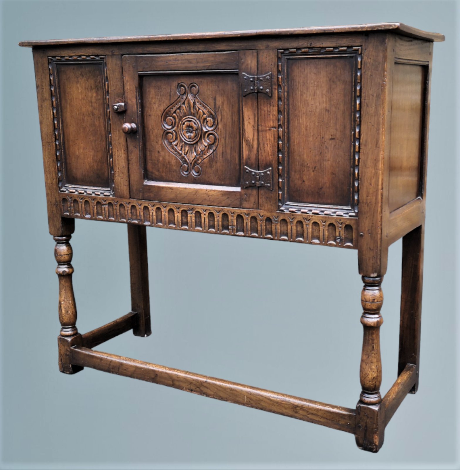 Oak Credence Cupboard画像