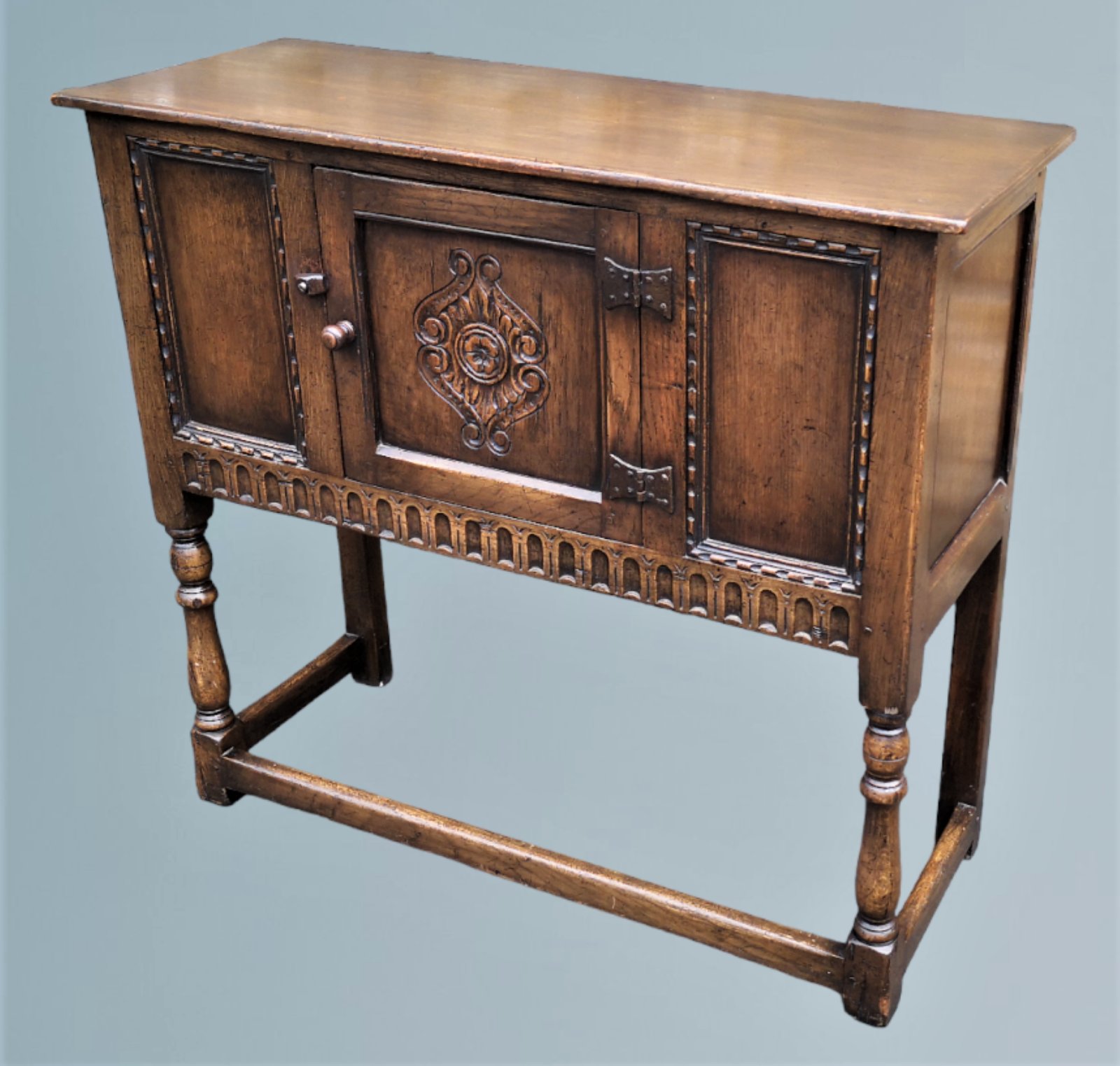 Oak Credence Cupboard画像