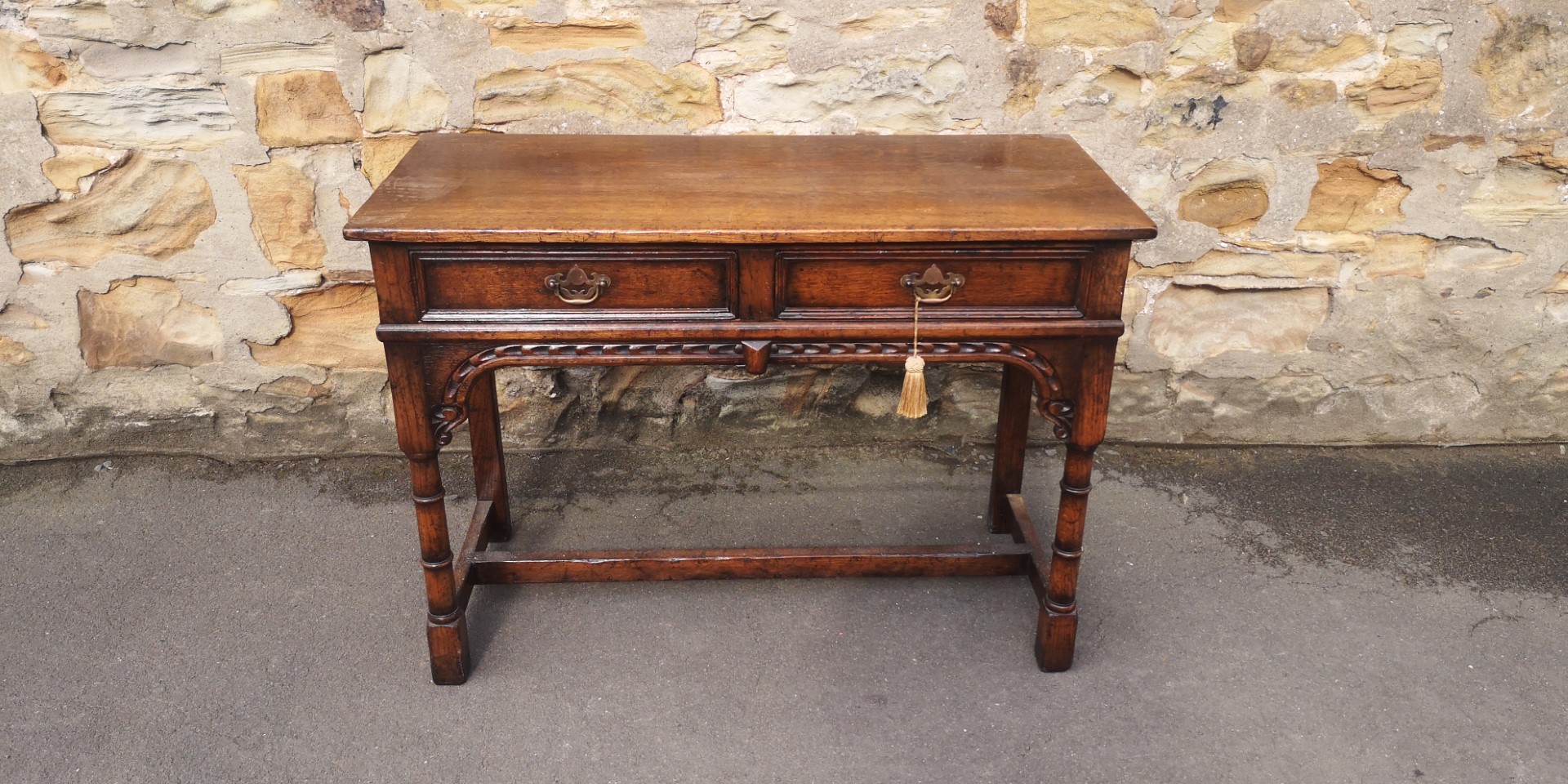 Titchmarsh and Goodwin oak table画像
