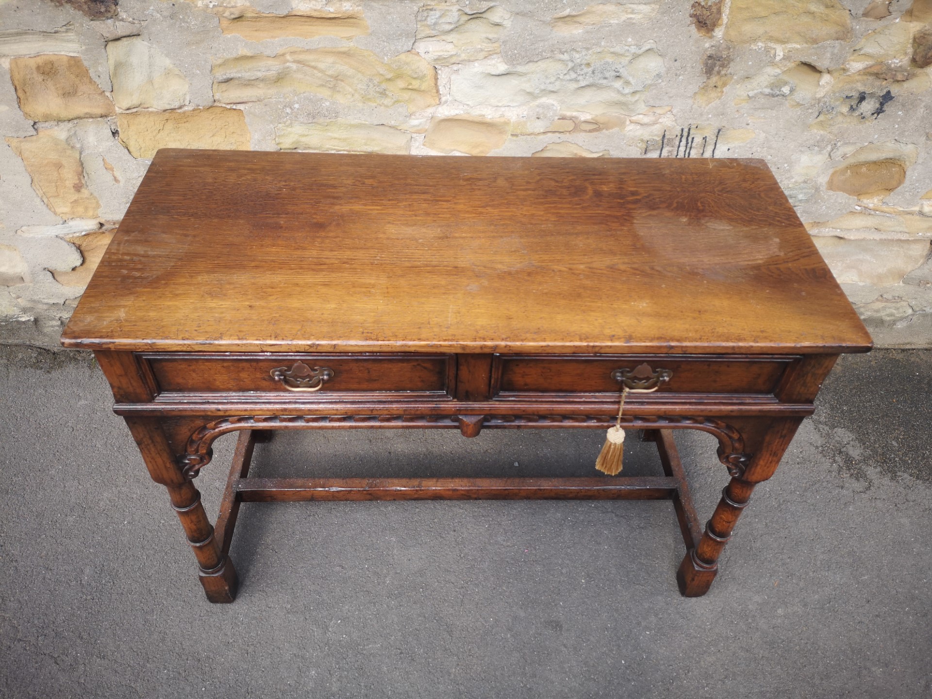 Titchmarsh and Goodwin oak table画像