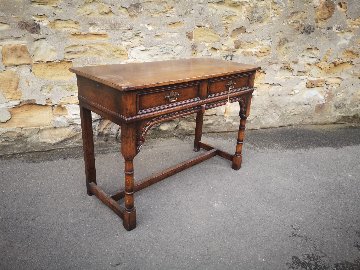 Titchmarsh and Goodwin oak table画像