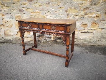 Titchmarsh and Goodwin oak table画像