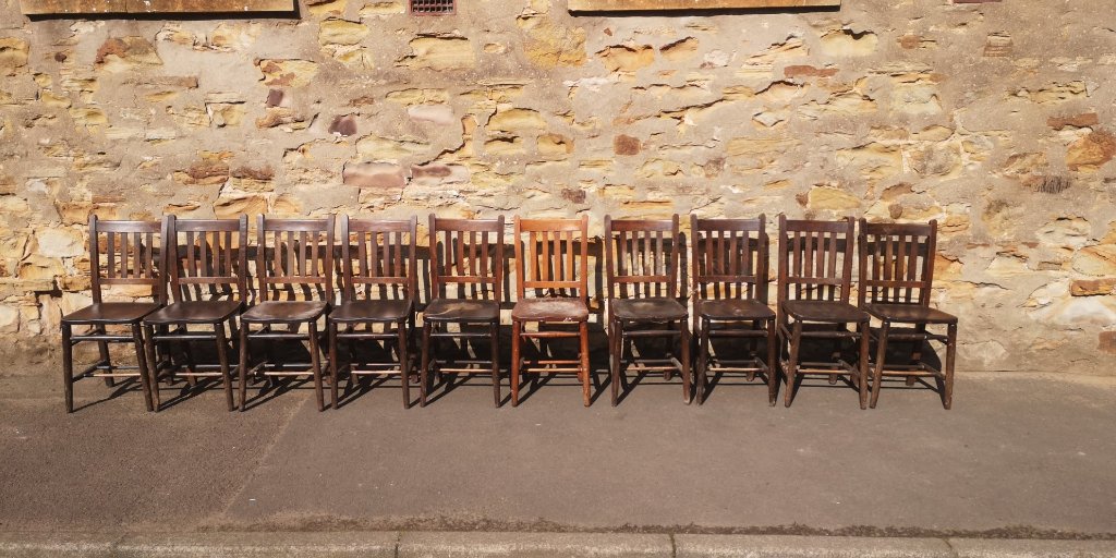 10 Chapel chairsの画像