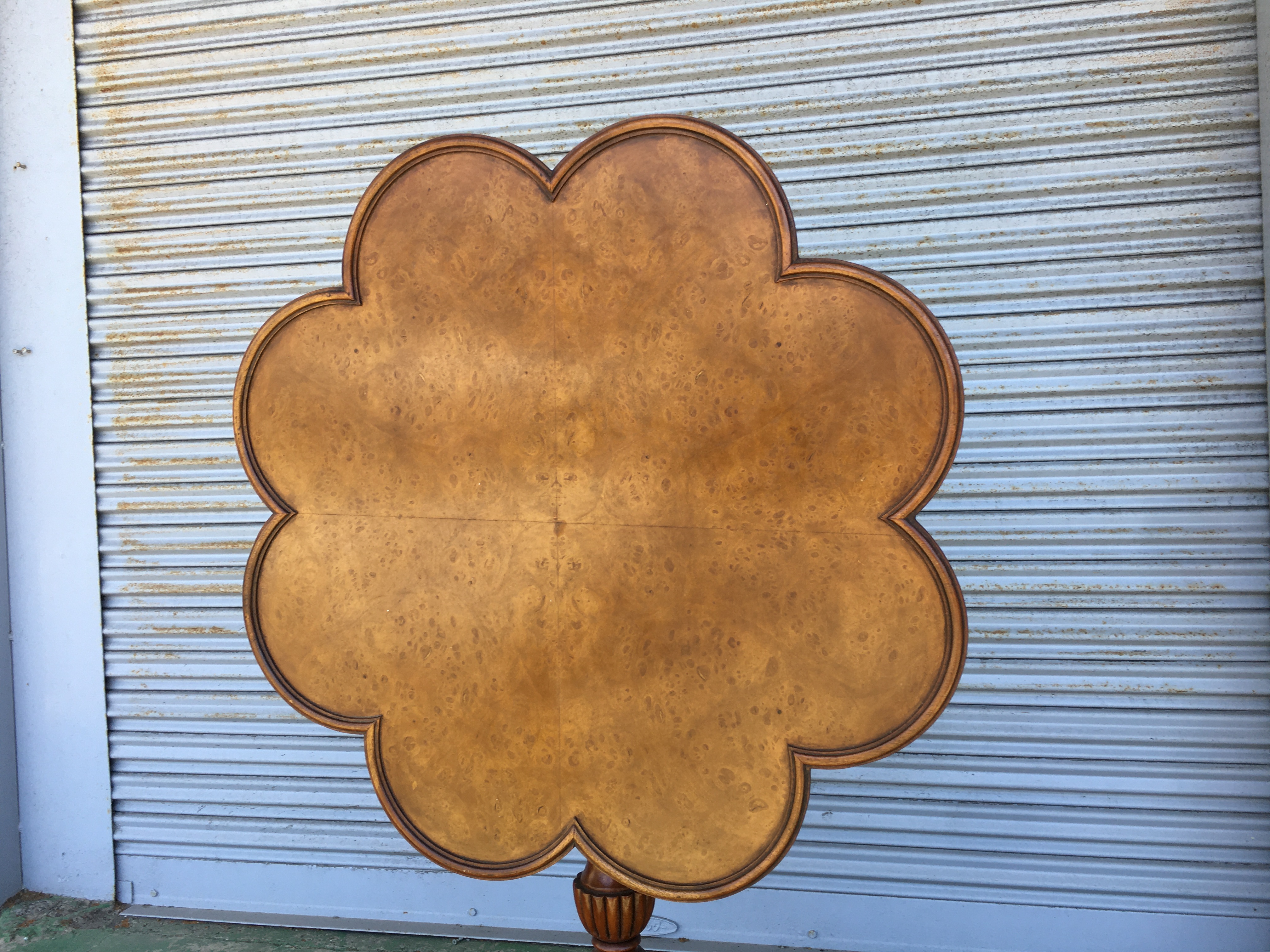 Georgian Style Burl Walnut Tilt & Rotate Bird Cage Table画像