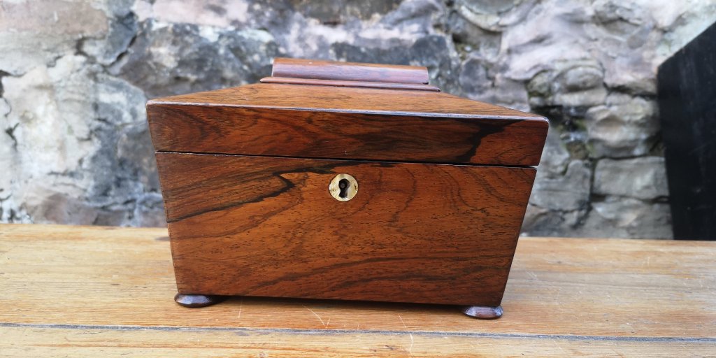 Petit 19th century rosewood tea caddyの画像