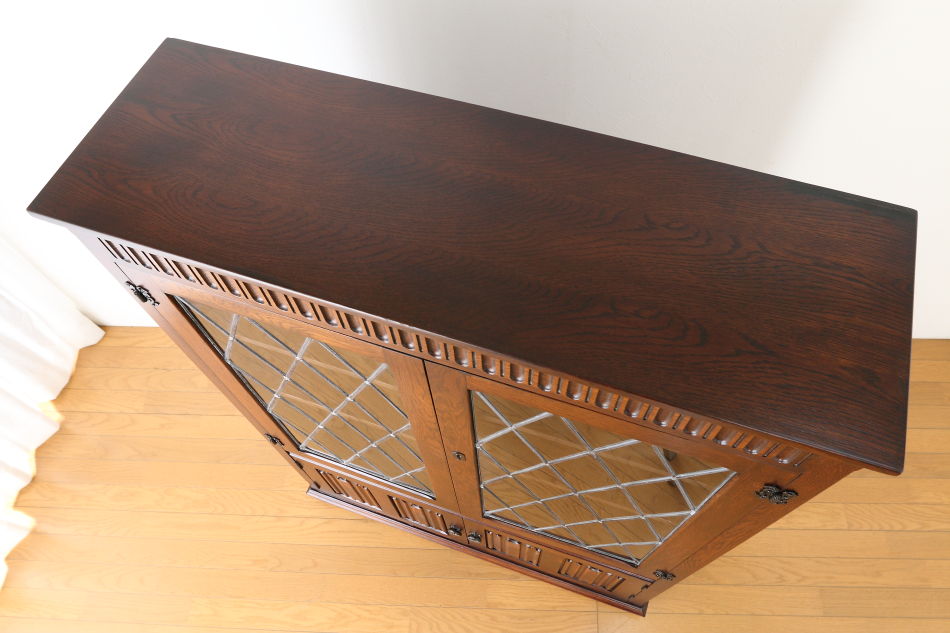 Oak leaded door bookcaseの画像