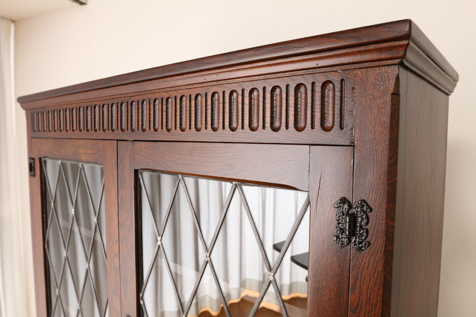Oak leaded door bookcaseの画像