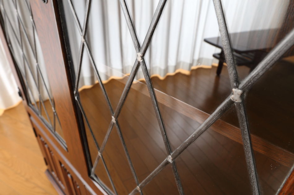 Oak leaded door bookcaseの画像
