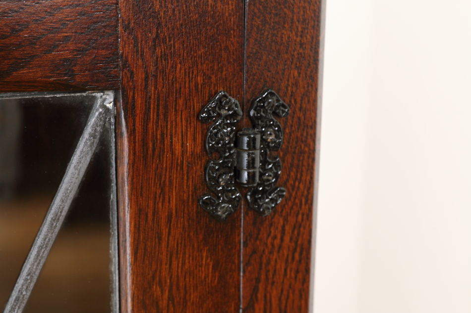 Oak leaded door bookcaseの画像